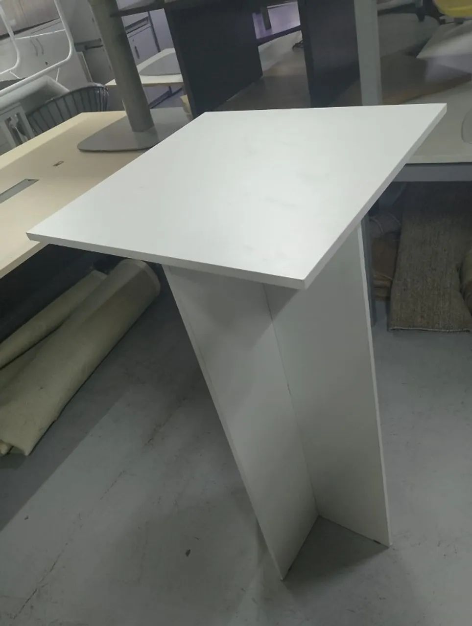 Mesa Bistrô quadrada branca 