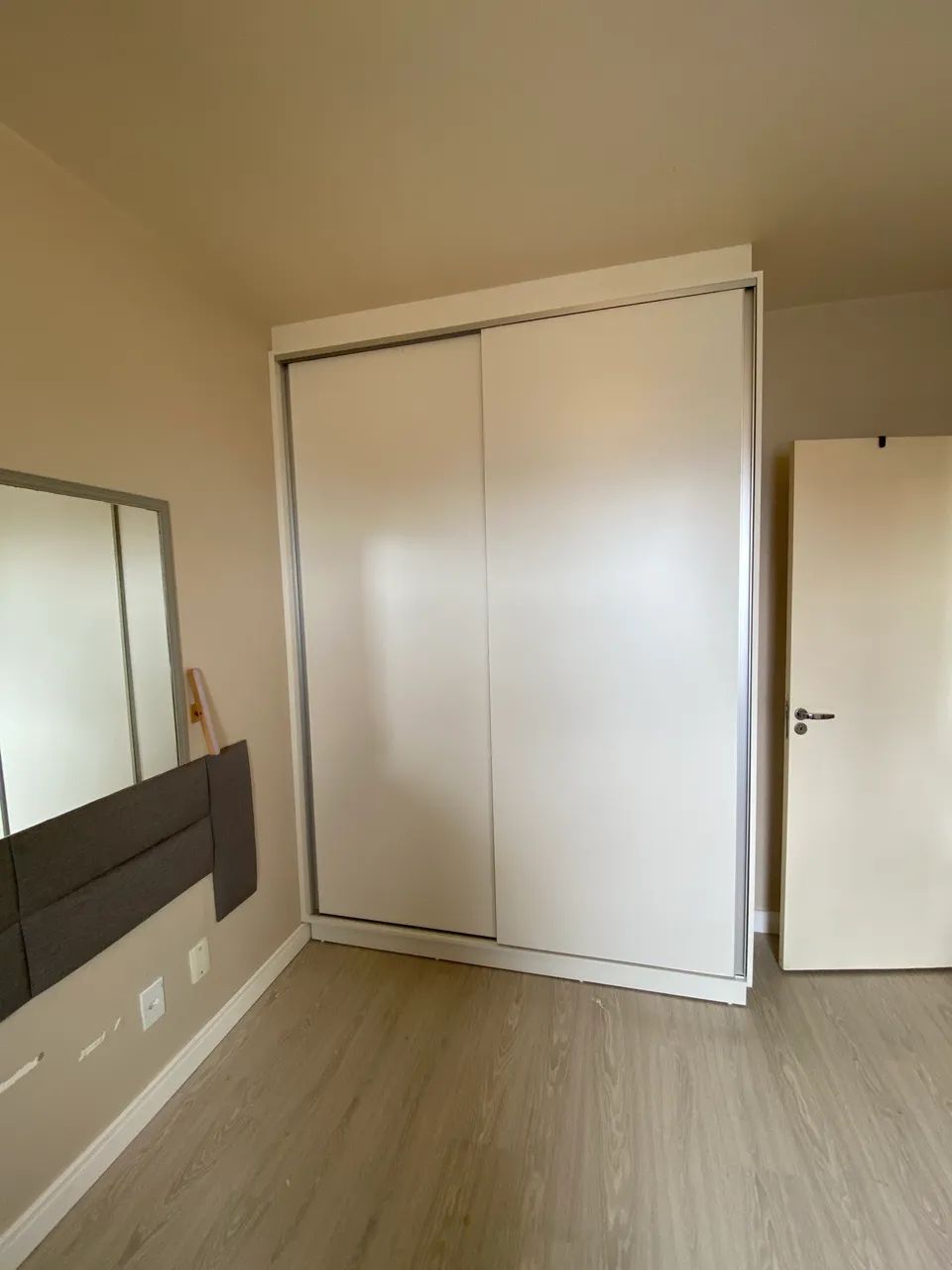 GUARDA ROUPA 100% MDF COM 1,85 DE LARGURA COM RODA TETO - Foto 3