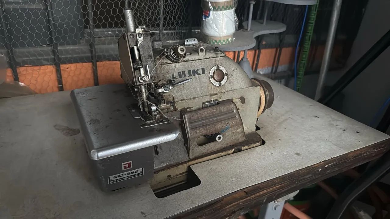 Máquina de Costura Overlock JUKI MO-352 - Foto 2