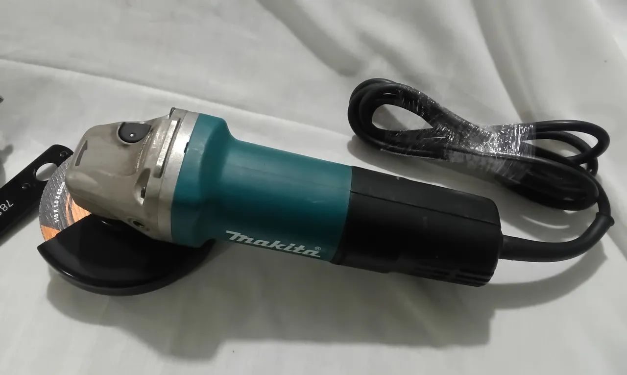 BAIXEI Esmerilhadeira Makita Angular 4.1/2" 840W -DEFEITO- p/ conserto retirada de peças - Foto 4