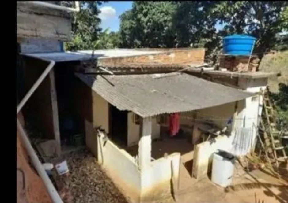 Casa com 2quartos em ótima localização
