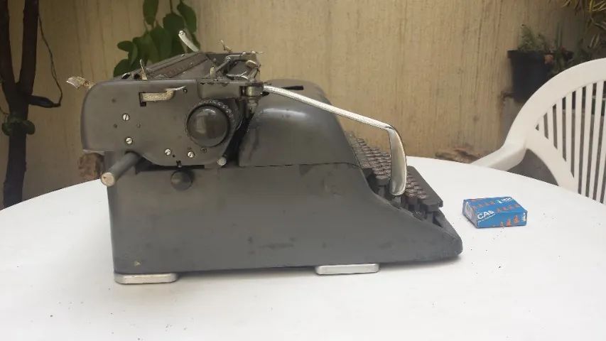 MÁQUINA DE ESCREVER ADLER ANTIGA - Foto 3