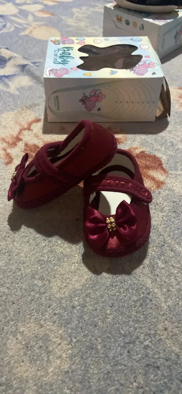 Vende se 2 sapatinhos na caixa,nunca usado,os 2 por 40 - Foto 2