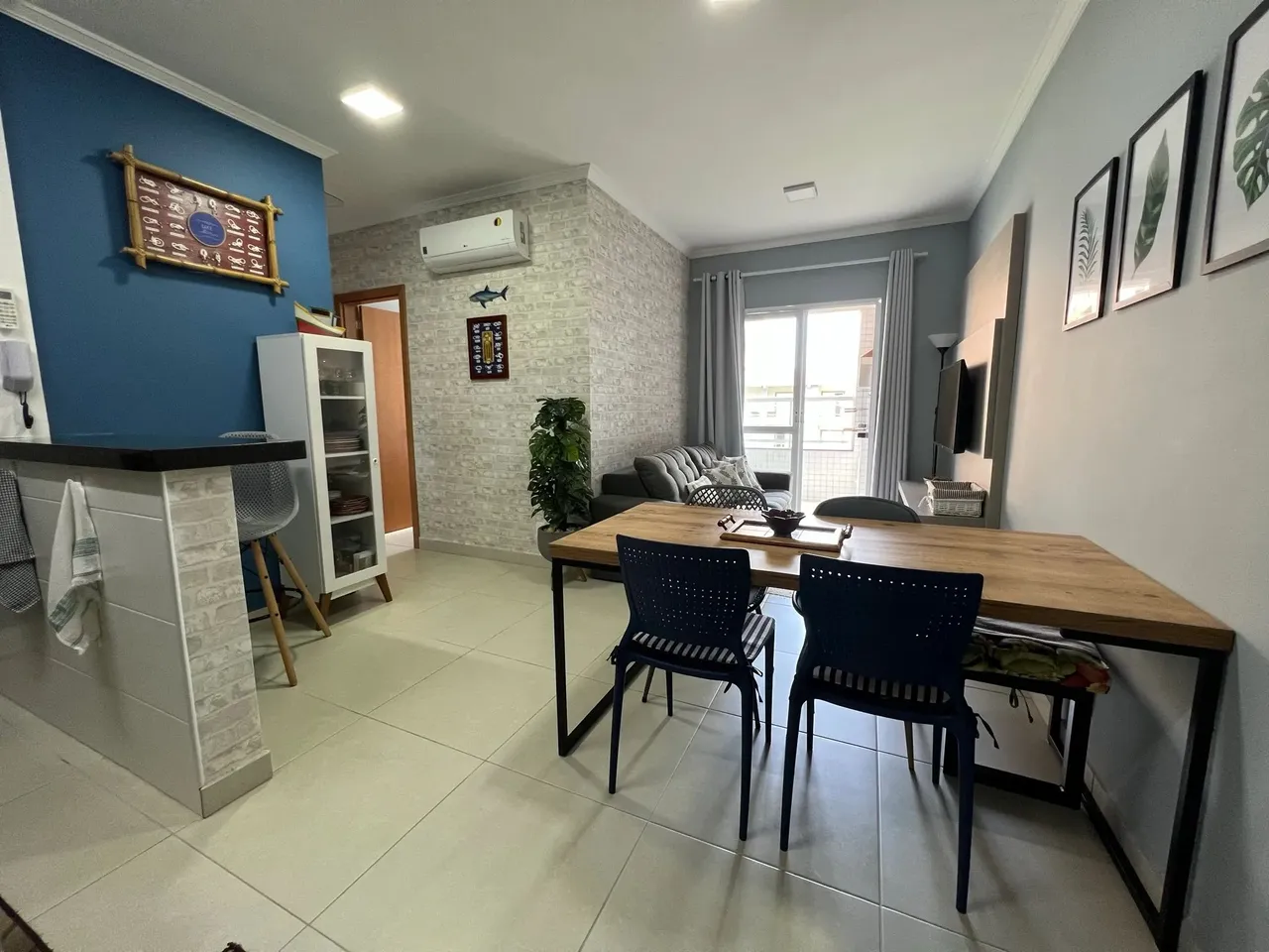 Apartamento na Praia das Toninhas | 2 dormitórios, sendo 1 suite mais banheiro social - Ub