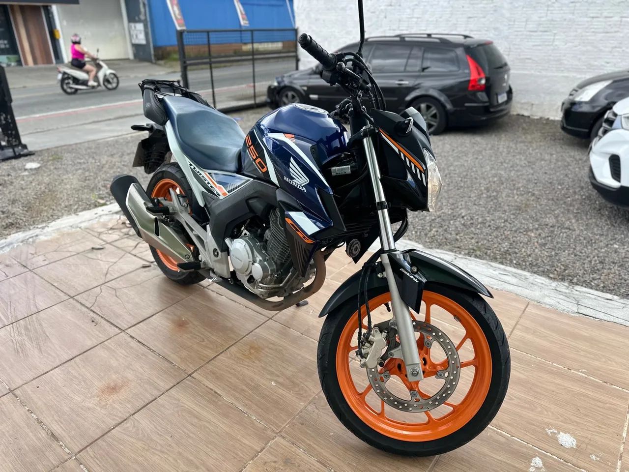 Honda CB 250 Twister 2020 - Azul - Impecável! - Foto 2