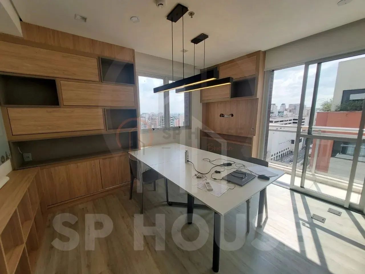 LOCAÇÃO SALA NA VILA MARIANA MOBILIADO COM AR CONDICIONADO 01 VAGA 44m²