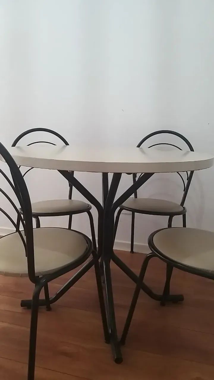 Round Dining Table with 4 Chairs64739713588994122
