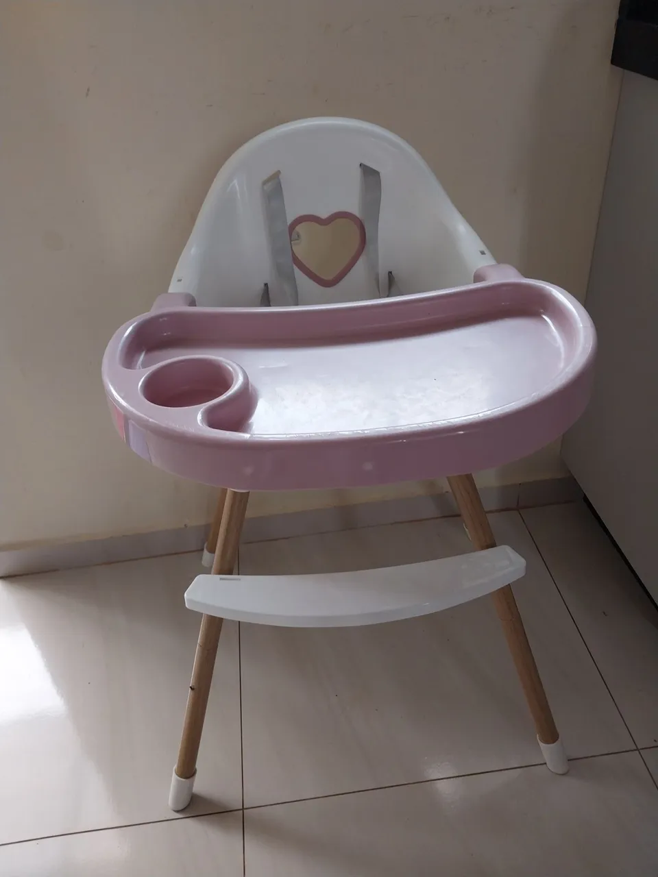 Cadeira Infantil Rosa com Bandeja