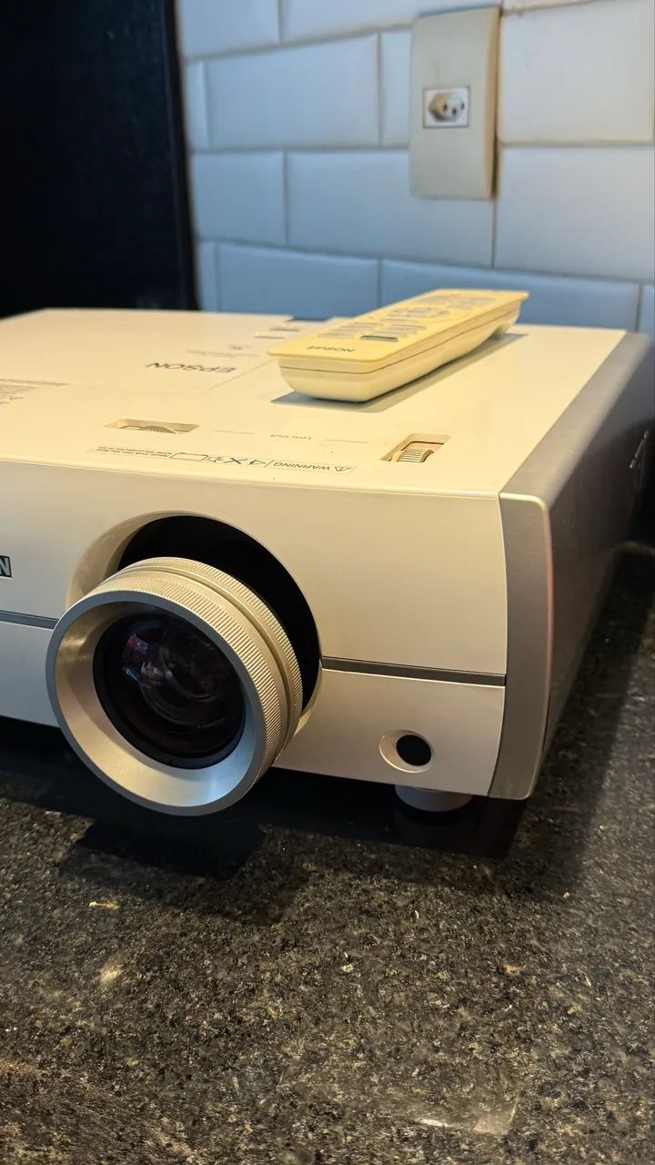 Projetor Epson Powerlite 8100 - Foto 2