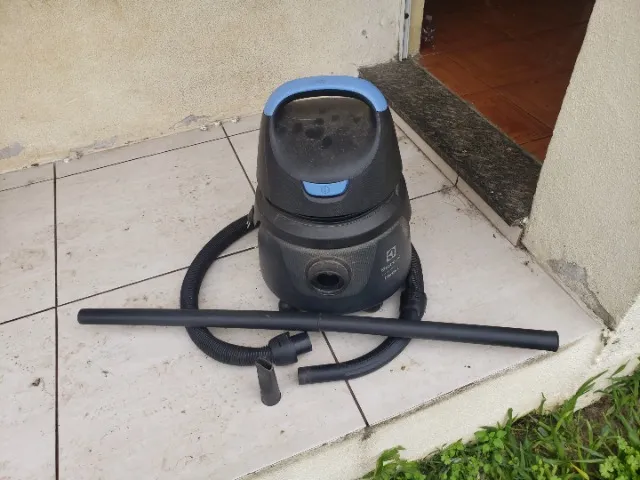 Aspirador de Pó e Líquido Electrolux AWD01 - R$90