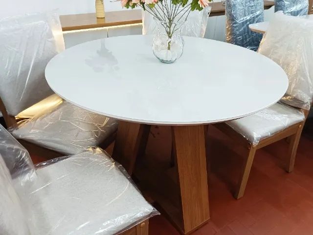 Mesa de Jantar Redonda Celeste c/ 04 Cadeiras Estofadas Milla 100%MDF. - Foto 3