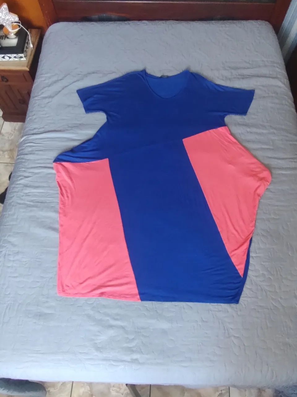 Vestido azul com detalhes em rosa - Foto 3