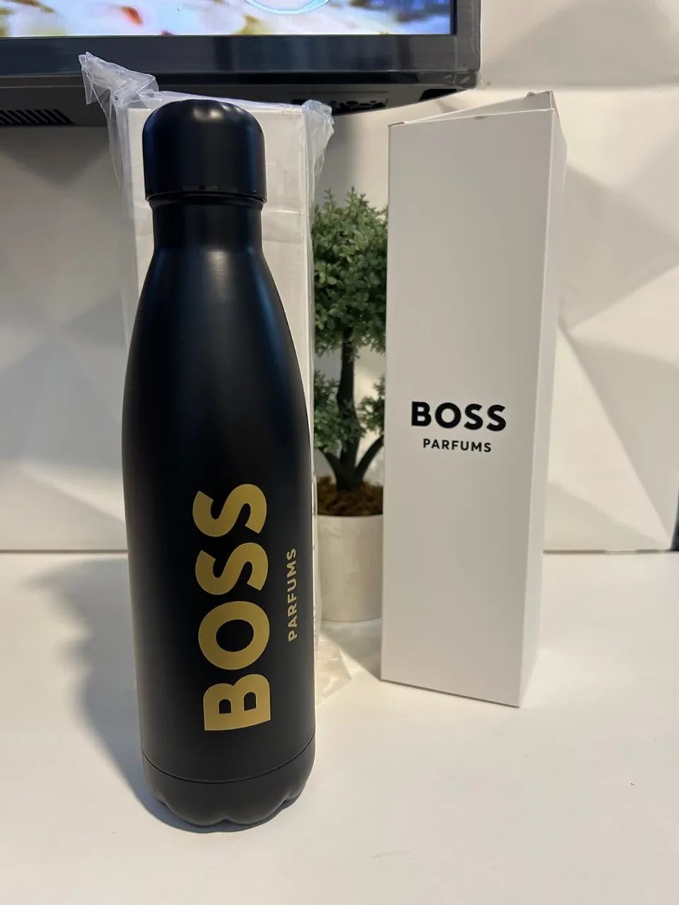Garrafa térmica Hugo Boss 500ml - Foto 2