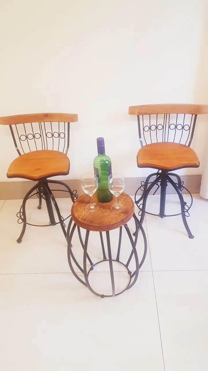 Kit 2 Banquetas + Mesa De Apoio - Foto 3