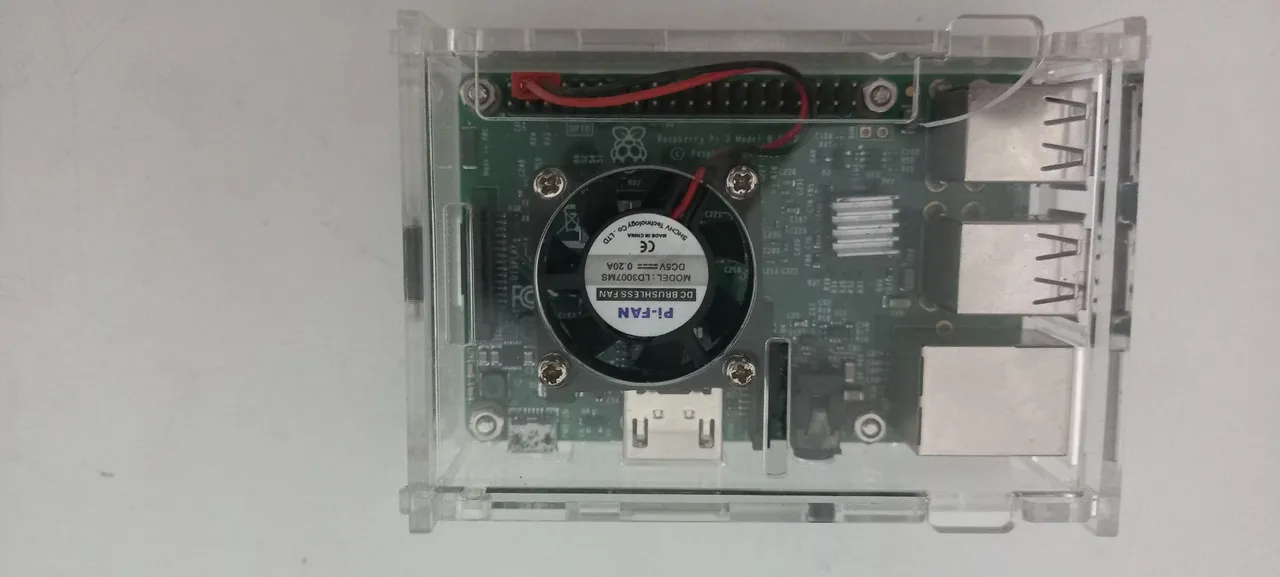 Raspberry Pi 3 Model B+ , 1 Giga de Ram, Quadre-Core 1,4Ghz..