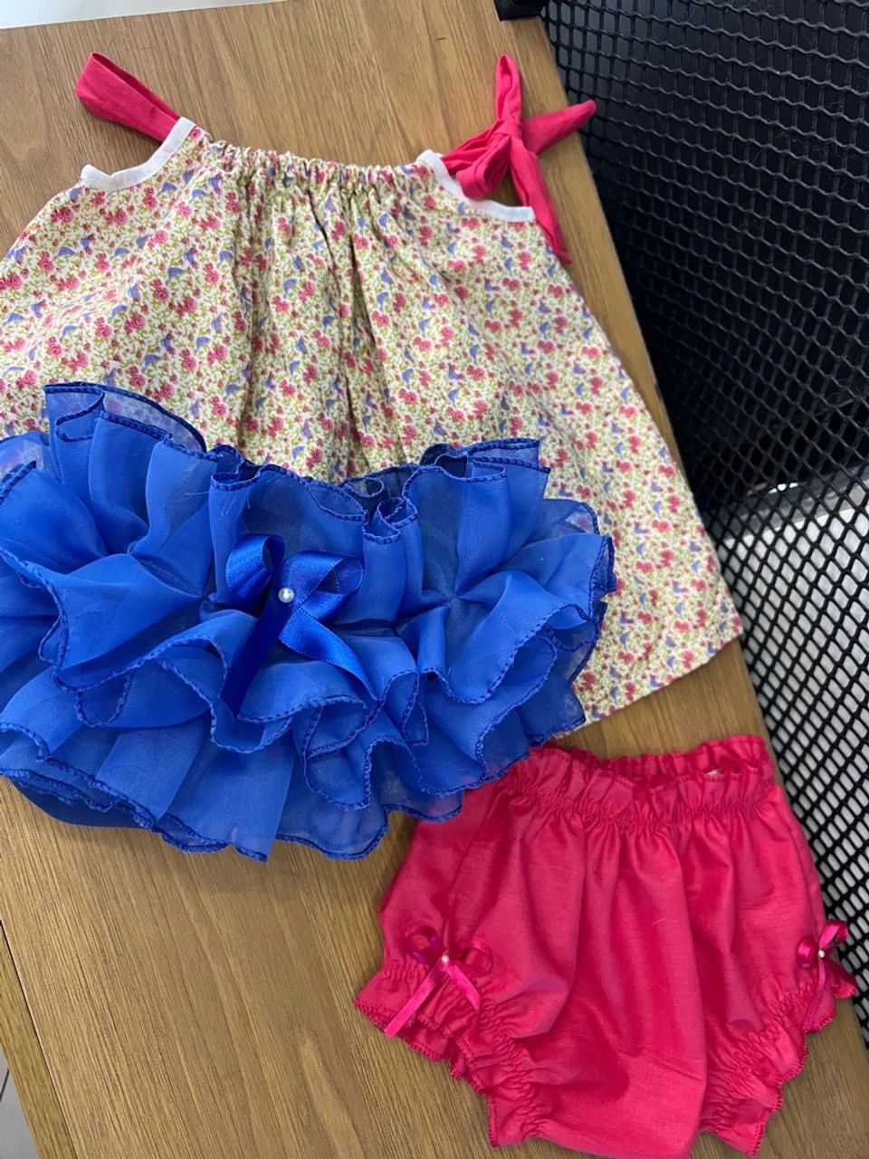 Conjunto Infantil: Jardineira e Shorts