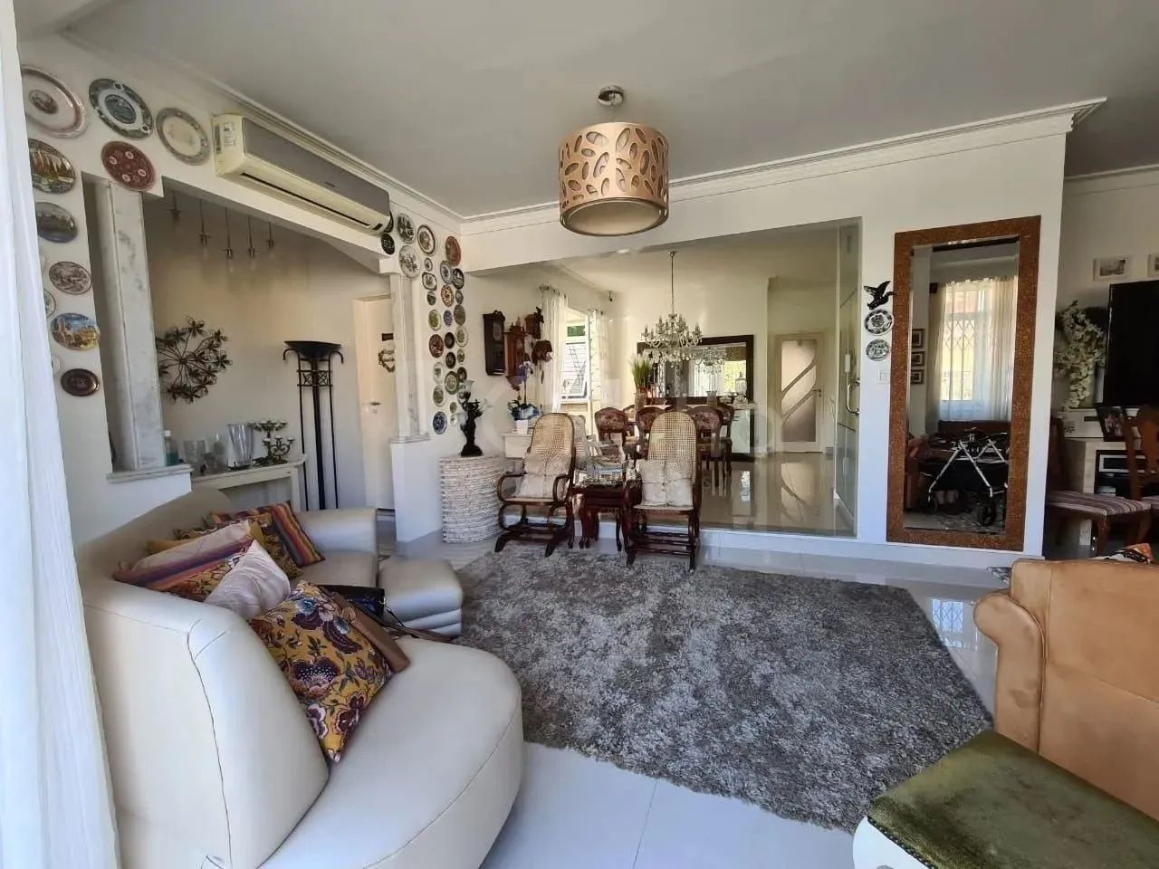 Casa de 212m² com 2 quartos na Agronômica