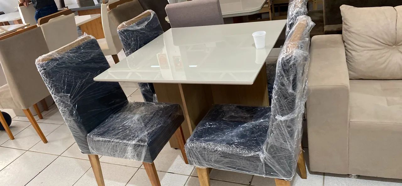 Mesa 4 cadeiras 