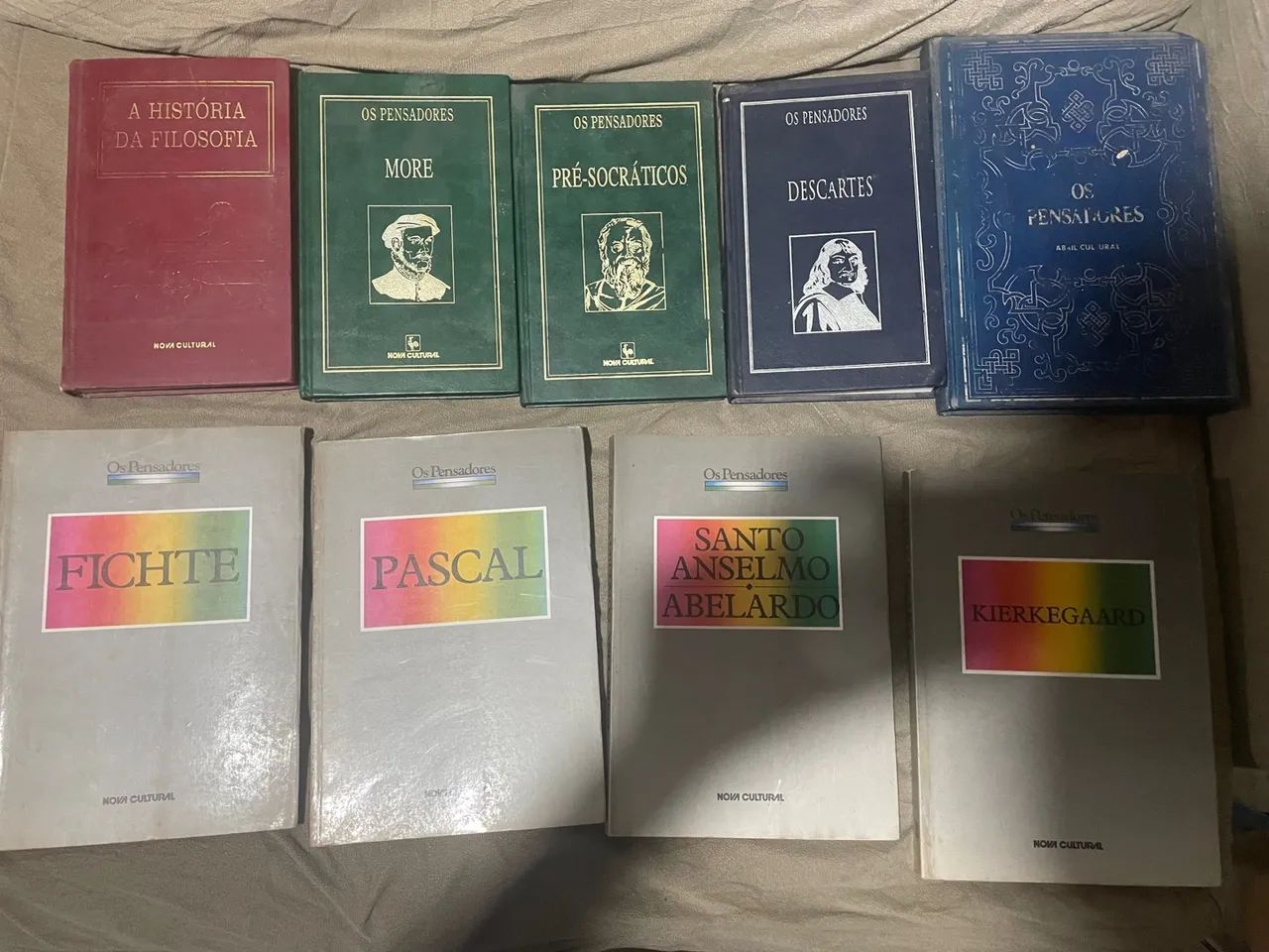 16 livros de filosofia da coleção Os Pensadores