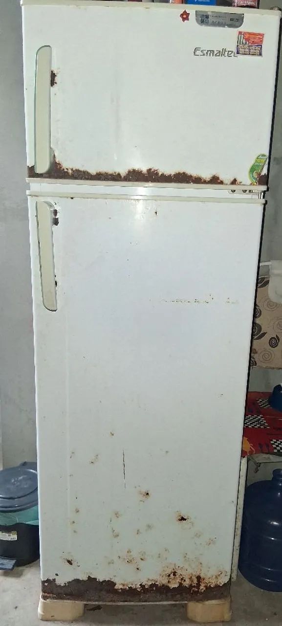GELADEIRA Esmaltec Usada 