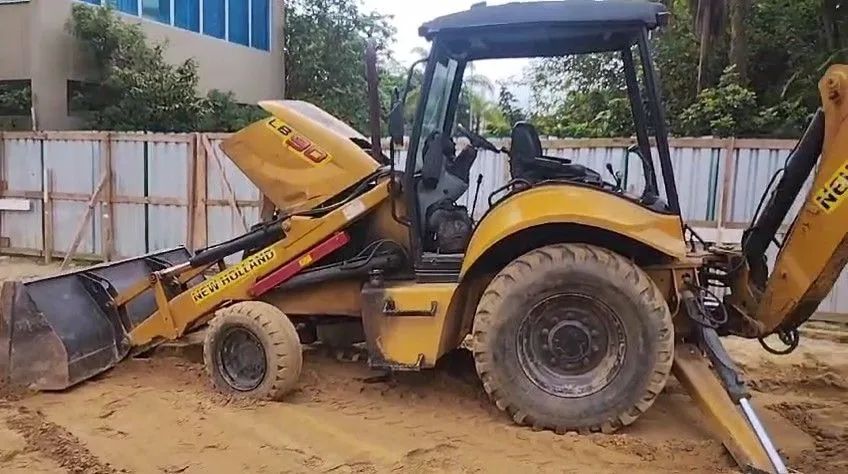 Retroescavadeira New Holland LB90B  - Foto 3
