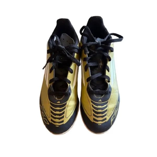 Chuteira Society Infantil Adidas F50 clube Messi Dourado e branco - 34 Brasil - Foto 4