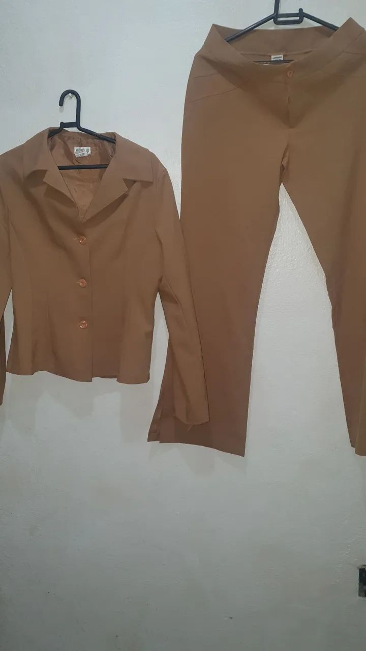 Conjunto de Blazer e Calça Marrom - Foto 2