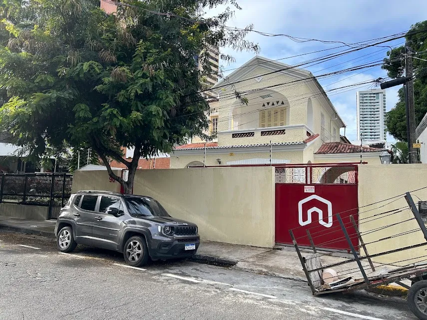 VENDO CASA com 324m² 05 vagas próximo a casa dos Frios em Graças - Recife - PE