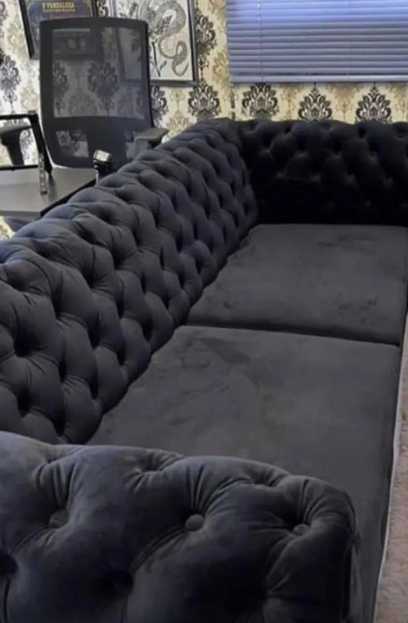 Sofá em capitonê 2 metros  - Foto 4
