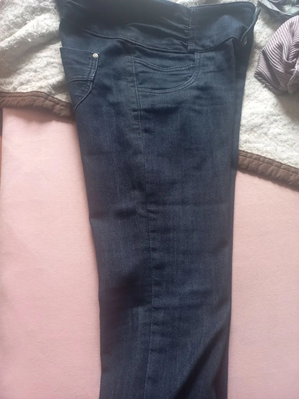 Calça jeans preta tm médio com botões e zíper  - Foto 3
