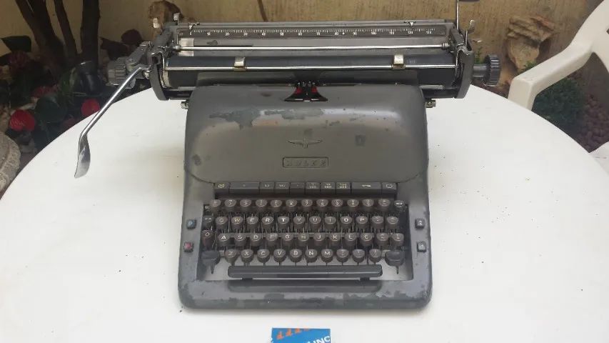 MÁQUINA DE ESCREVER ADLER ANTIGA