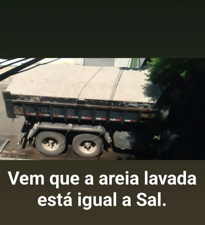 Caminhão fechado direto do Areal