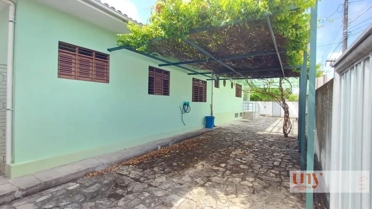 Casa com 5 quartos e piscina, super bem localizada no bairro dos Estados - Foto 3