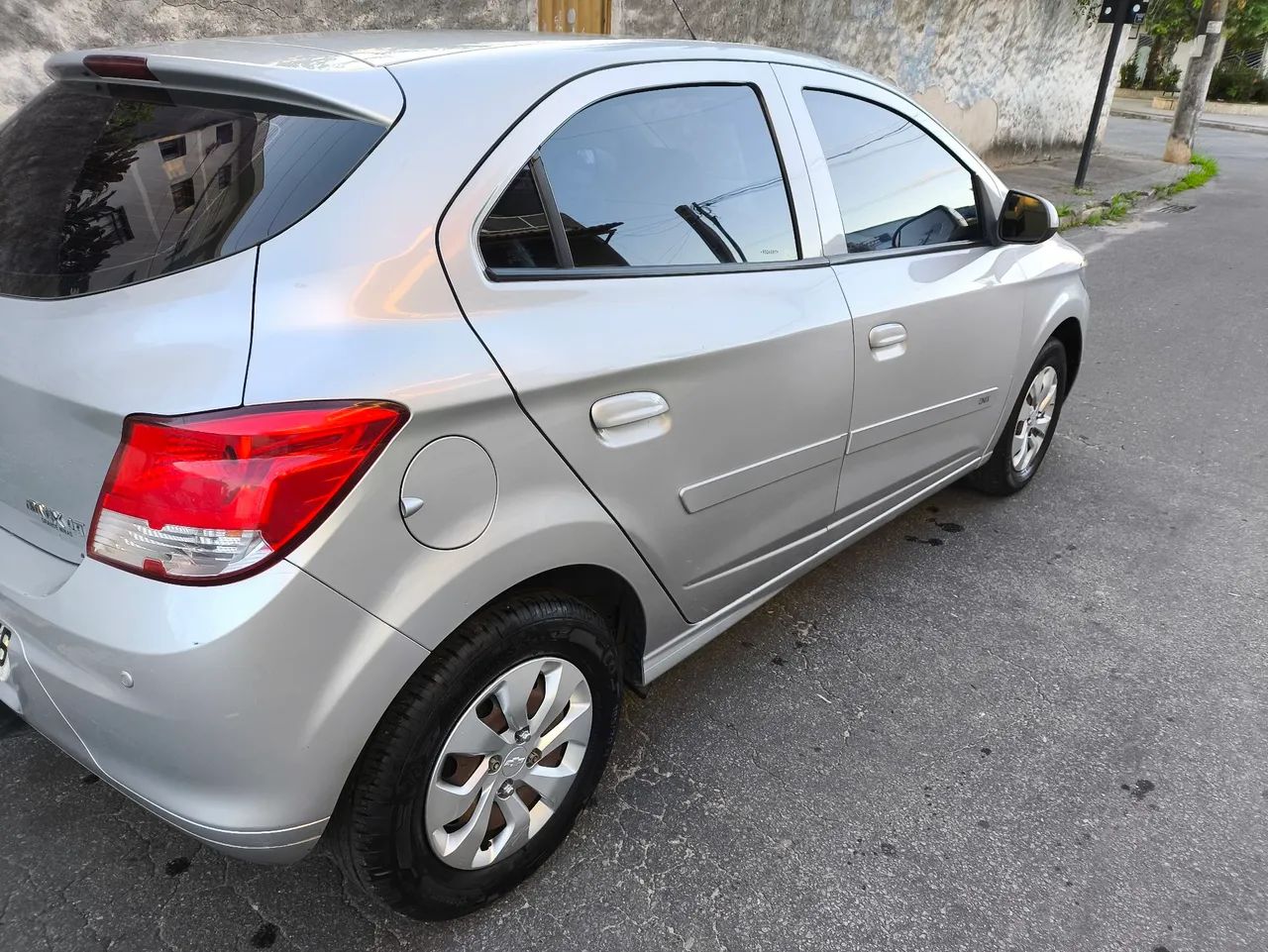 Onix 14/15 LT . 1.0  Excelente carro - Foto 4