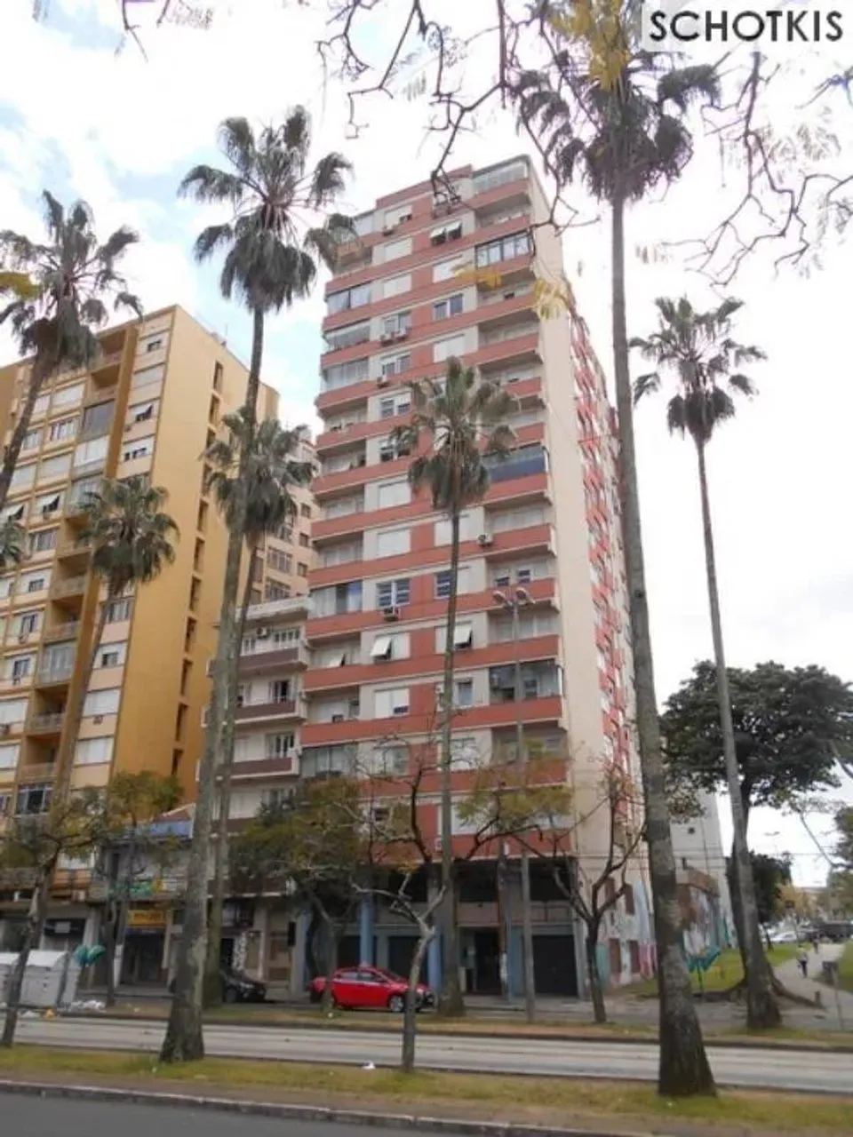 IMOBILIÁRIA SCHOTKIS VENDE APARTAMENTO 01 DORMITÓRIO ALUGADO, SEMIMOBILIADO, REFORMADO, NA