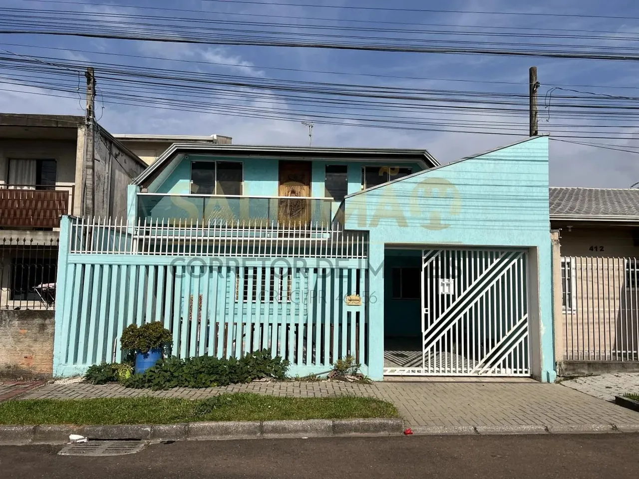 Sobrado para Venda em Curitiba, Sítio Cercado, 5 dormitórios, 2 suítes, 4 banheiros, 2 vag
