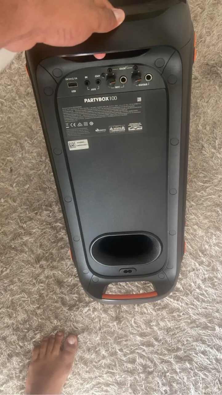 JBL PartyBox 100 - Som Potente e Portátil