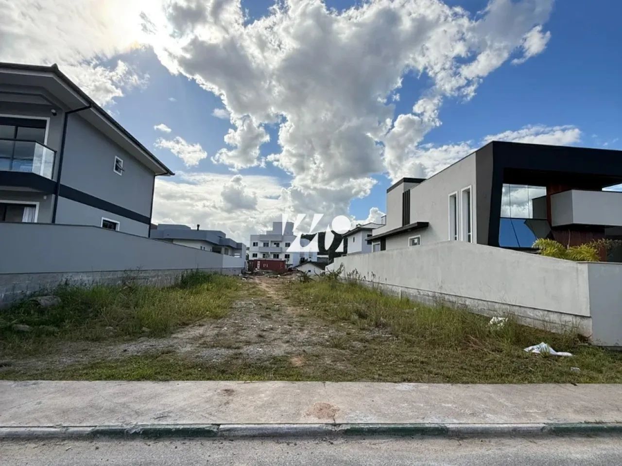 Terreno 360m² em Condomínio - Vila Becker - imv