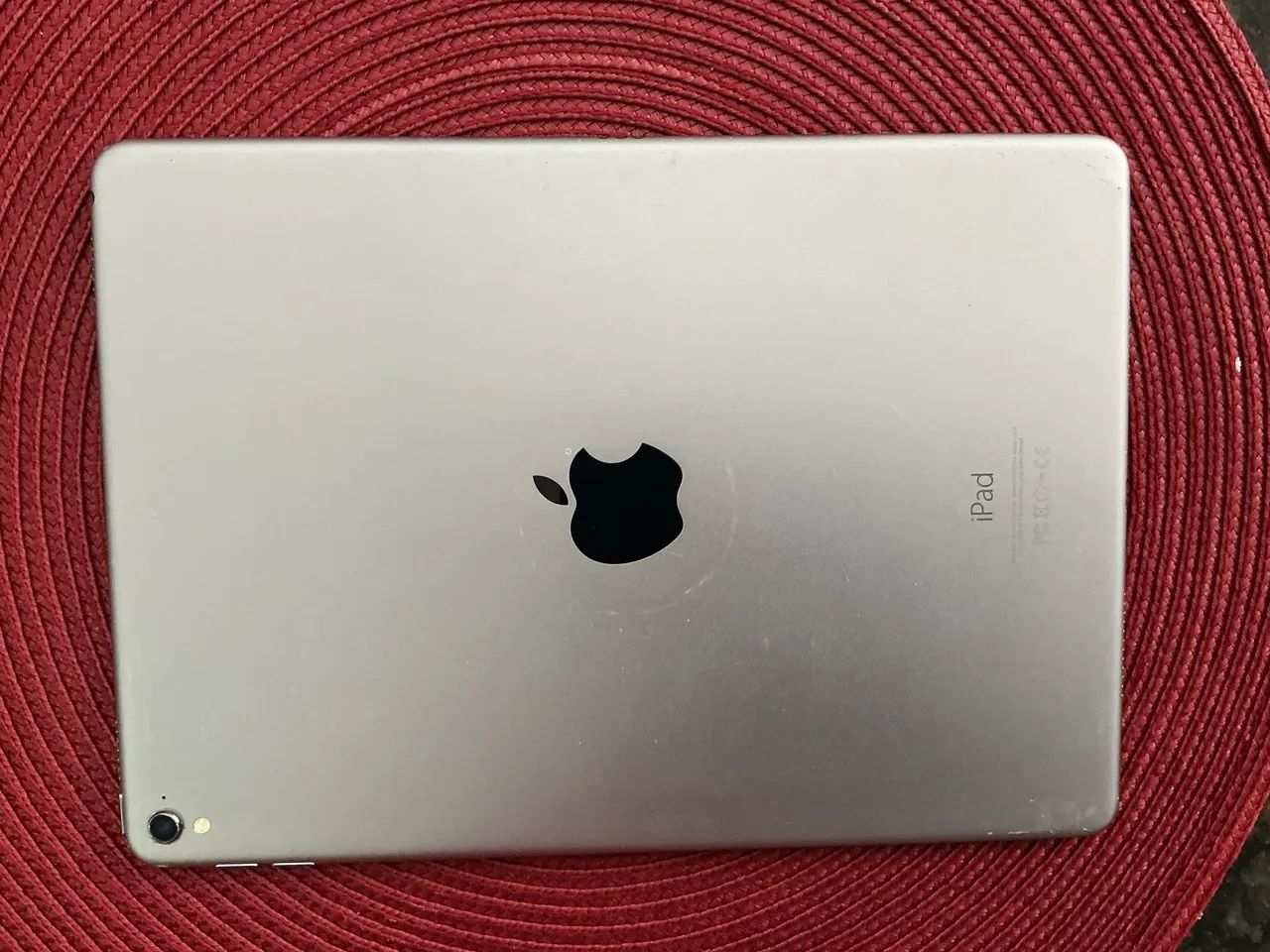 IPad Pro 9,7 Pol 32 GB cor cinza funcionando tudo super conservado