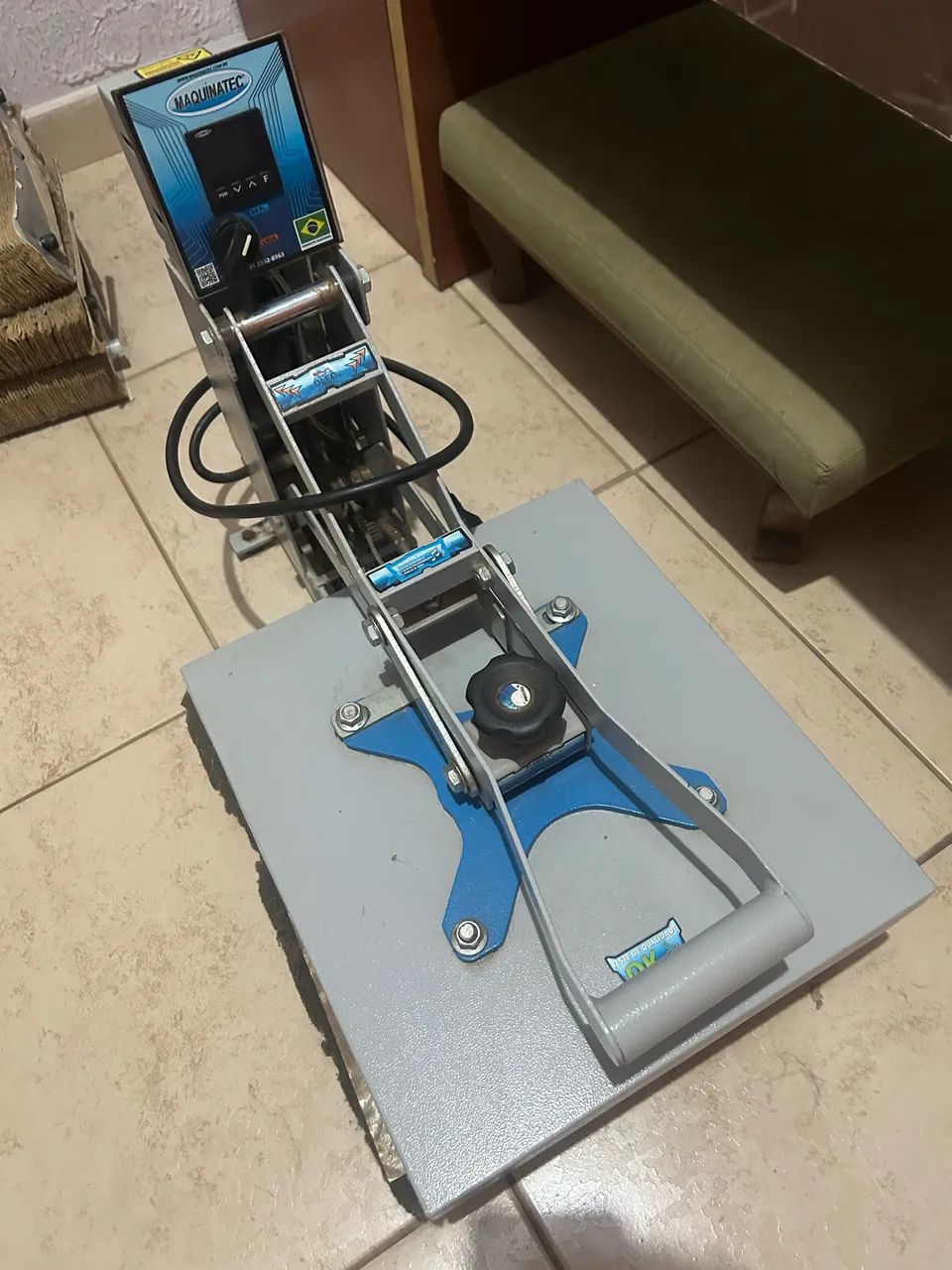 *PRENSA TÉRMICA MÁQUINATEC SEMI-NOVA - 40CM DE ABERTURA* - Foto 2