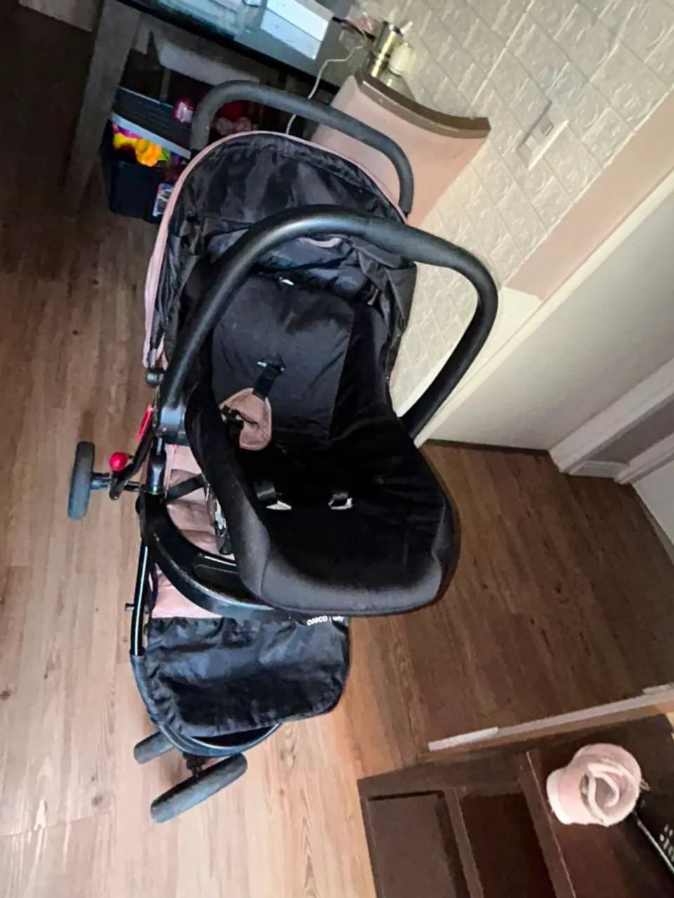 Carrinho de bebê COSCO com bebê conforto  - Foto 2