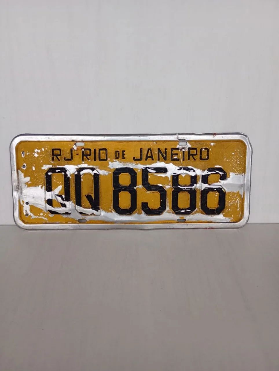 Placa amarela vintage 