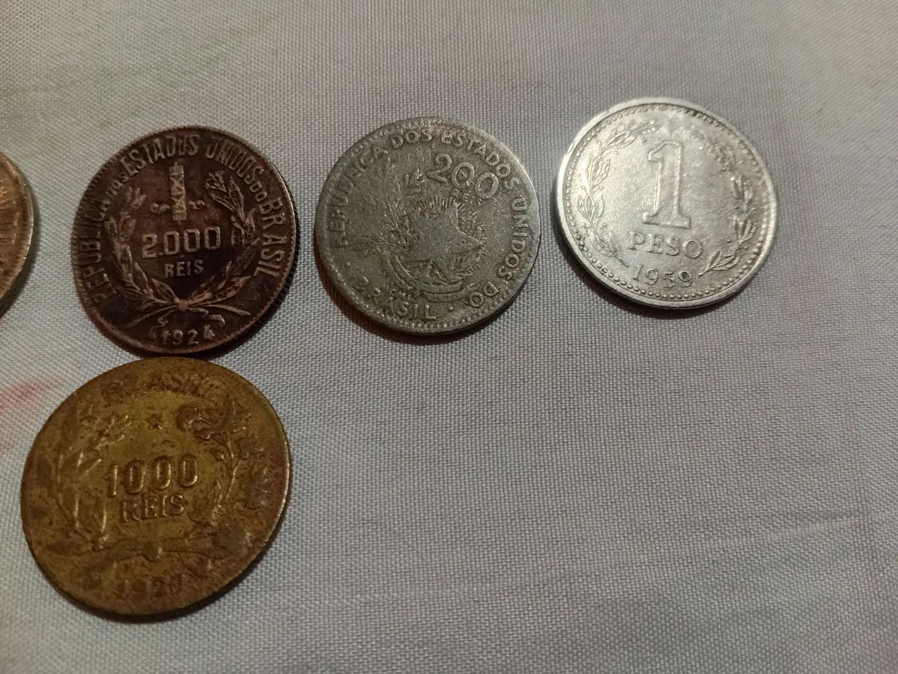 Moedas e células antigas - Foto 2
