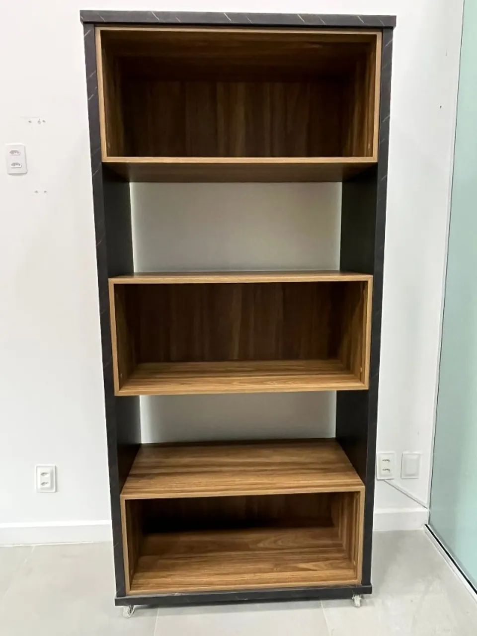 Estante em MDF com rodinhas - Foto 2