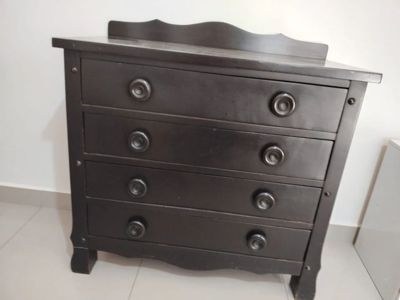 Cômoda com 4 gavetas 