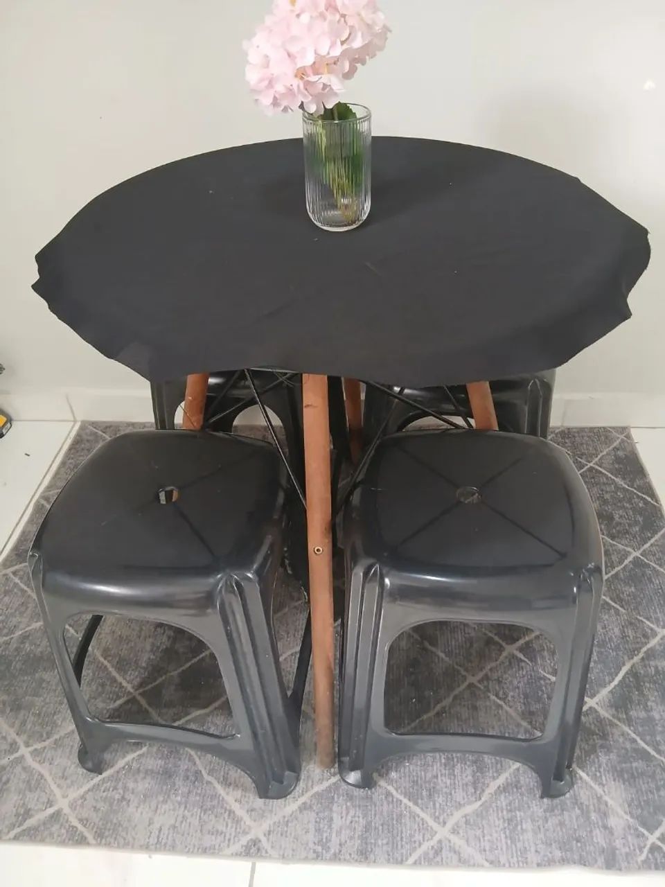 Mesa redonda 90cm + banquetas 