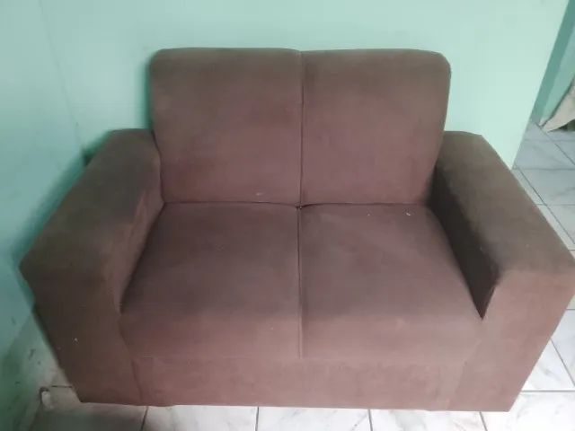 Sofá 2 lugares e banco acochoado com espuma e couro.250 cada   - Foto 2