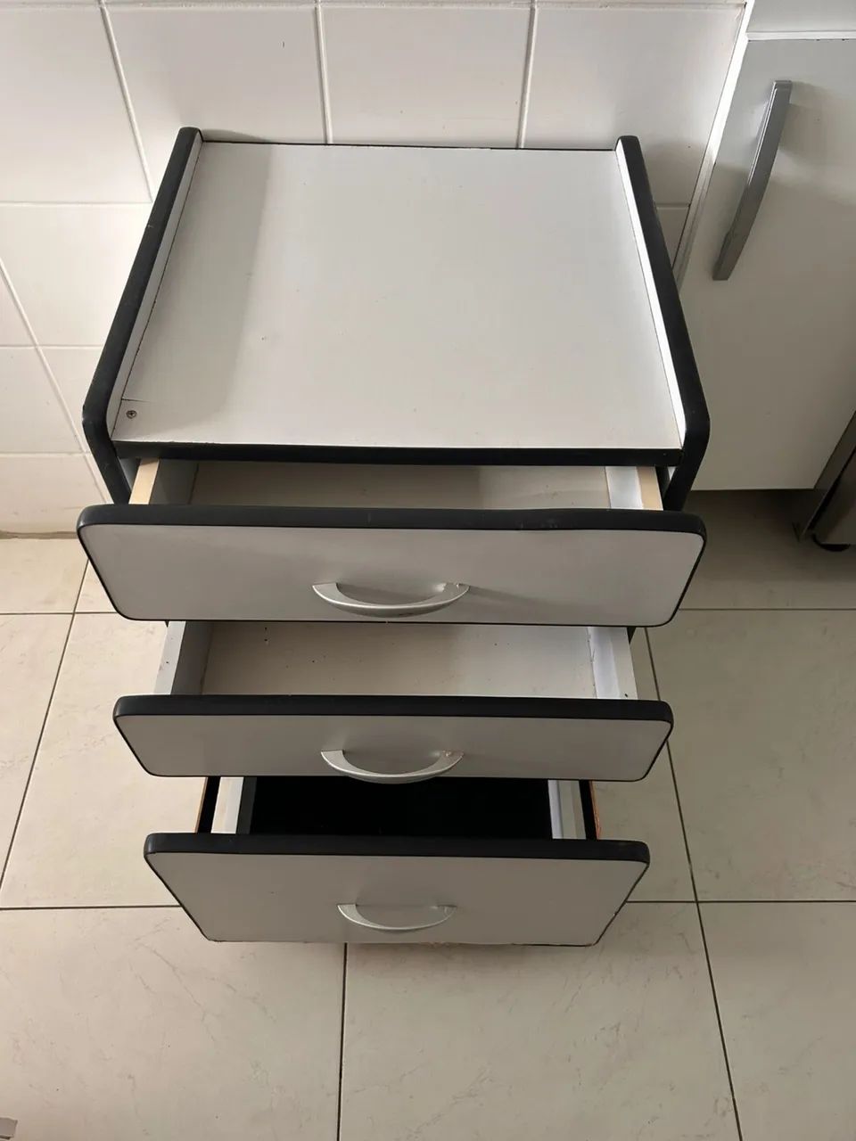 MESA e ARMÁRIO PARA ESCRITÓRIO  - Foto 3