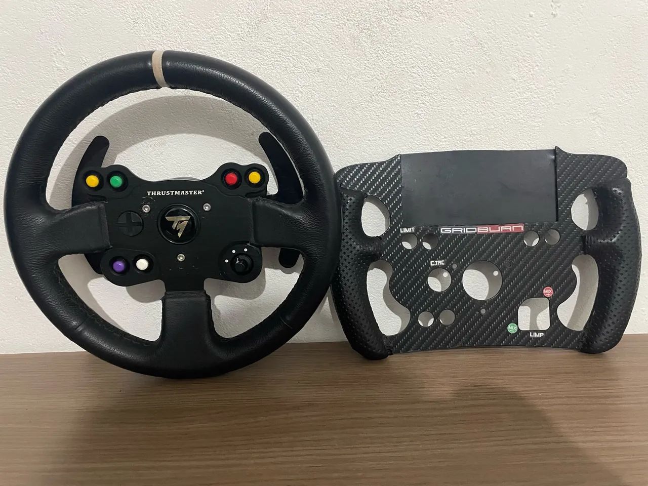 Volante Thrustmaster TM Leather 28 GT + Add On Gridburn