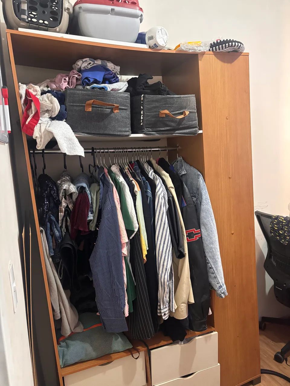 Guarda Roupa Solteiro com Nichos e 4 gavetas - Foto 3